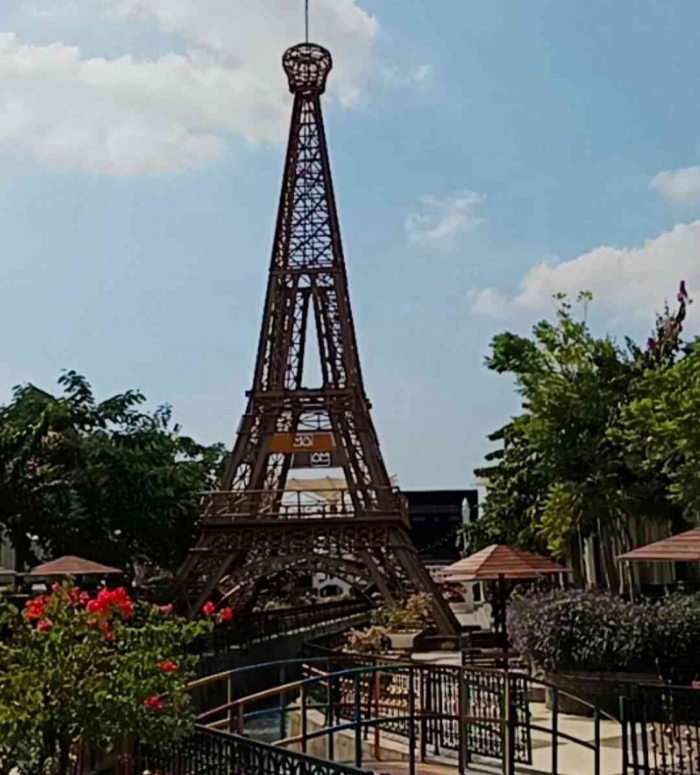 Miniatur Menara Eiffel, Paris. Ikon negara Perancis (dokpri)