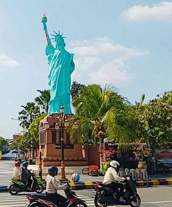 Miniatur patung Liberty di PSC Kota Madiun (dokpri)