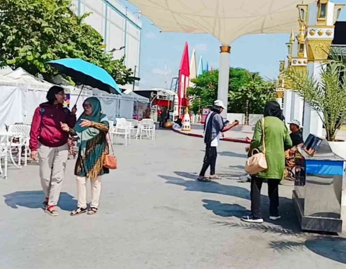 Di samping miniatur Ka'bah Arab Saudi (dokpri)
