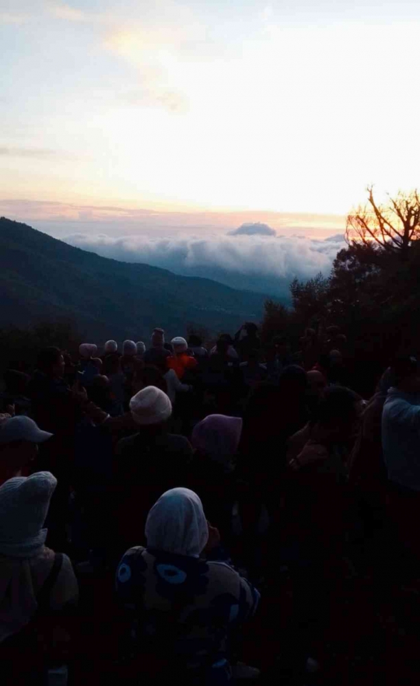 Berburu Sunrise di Bukit Si Kunir, negeri di atas awan Dieng(dokpri)