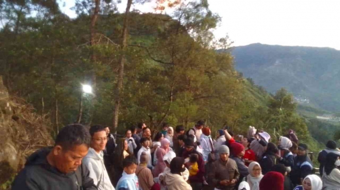 Saat hari sudah terang, baru kelihatan kalau banyak orang (dokpri)