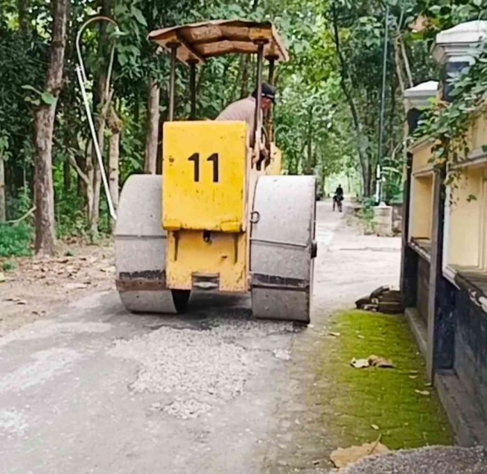 Proses perbaikan jalan desa (dokpri)