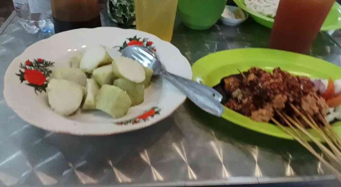 Menikmati Lezatnya Sate Pak San yang Gendut, Jusi dan Maknyus(dokpri)