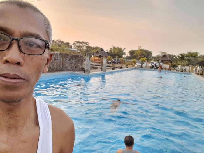 Pak Gamaruddin Siap berenang (dokpri)