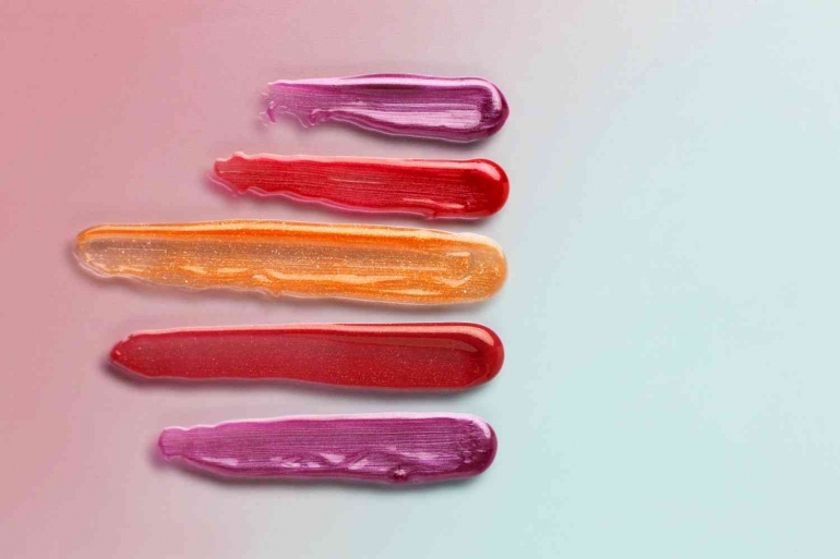 Ilustrasi lip gloss yang warnanya banyak/Freepik.com/freepik