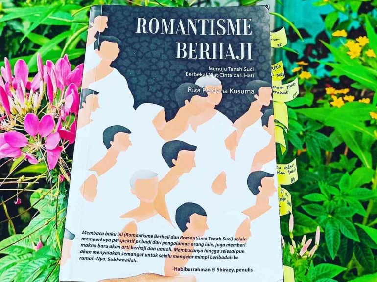 Buku Romantis Berhaji dan Romantisme Tanah Suci. Foto: Pecandu Sastra - 2021. ist