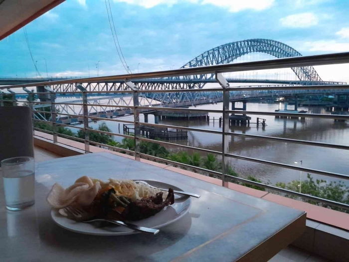 Keindahan suasana pagi di tepi Mahakam (dokpri)