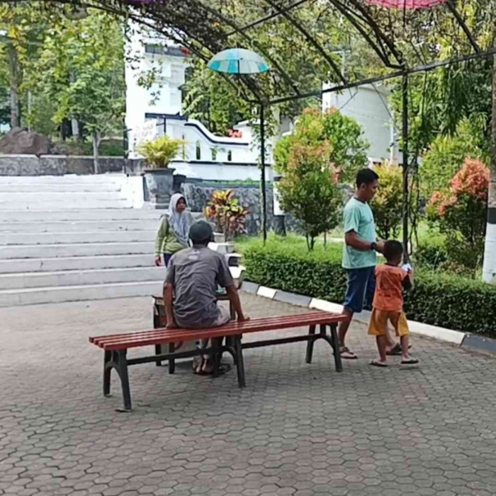 Tempat membayar tiket masuk monumen kresek, 5 ribu/orang (dokpri)