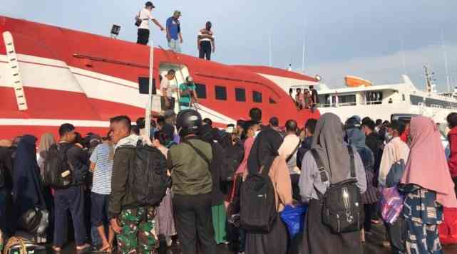 Ilustrasi penumpang Express Bahari (Sumber: Kendariinfo.com)