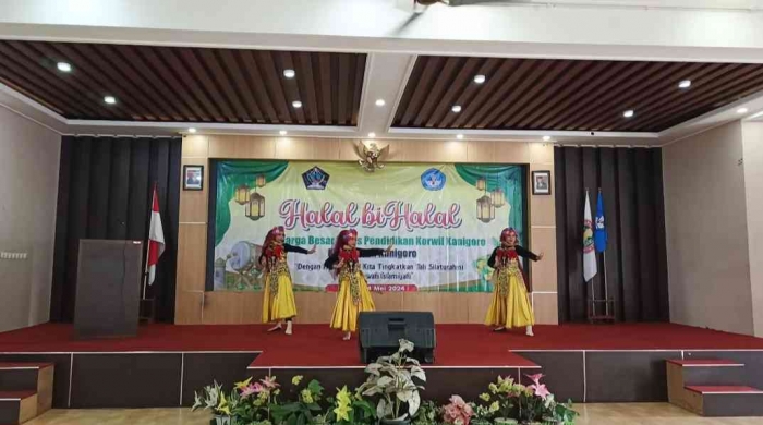 Penampilan Tari Shalawat Giri dari SDN Tlogo 02 | Sumber gambar: Tangkap layar YouTube KKG PAI Kanigoro