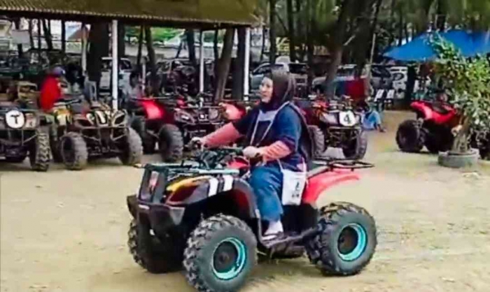 Breng...breng...breng...! Cieee...naik ATV nih(dokpri)