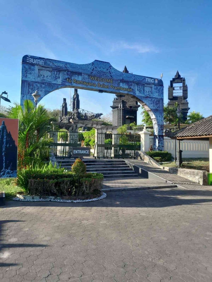 Pintu masuk panggung terbuka Ramayana (dokpri)