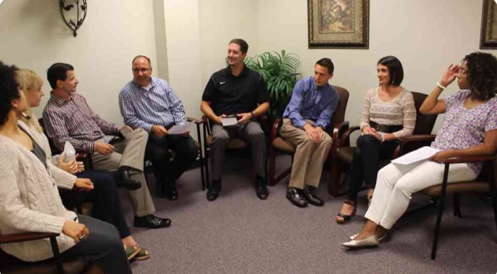 Mendengarkan dengan aktif membuat suasana lemnjadi lancar dan menarik (dok foto: .youtube.com/@gatewaygenerouslifefinanci73)