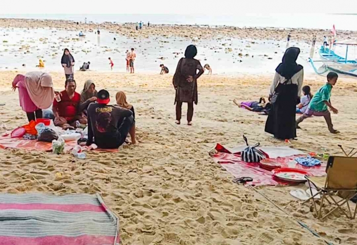 Mengulik Pantai Karanggongso yang Cantik dan Unik (dokpri)