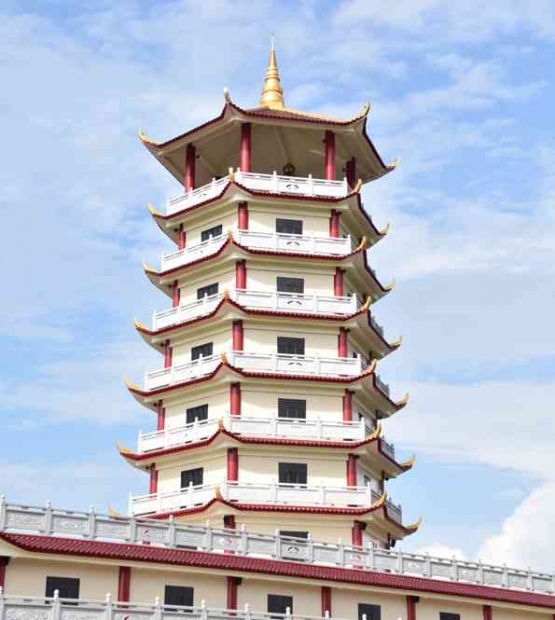 Dokumentasi Pribadi: Pagoda Sata-Sahasra, Tanjung Pinang, Kepulauan Riau. Pagoda tertinggi di Indonesia.