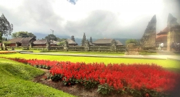 Pintu Gerbang ke Pura Ulun Danu Beratan, Bedugul Bali. Sumber dokumentasi pribadi
