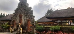 Pura Tengah di dalam kawasan Pura Ulun Danu Bratan. Sumber Dokumentasi pribadi.