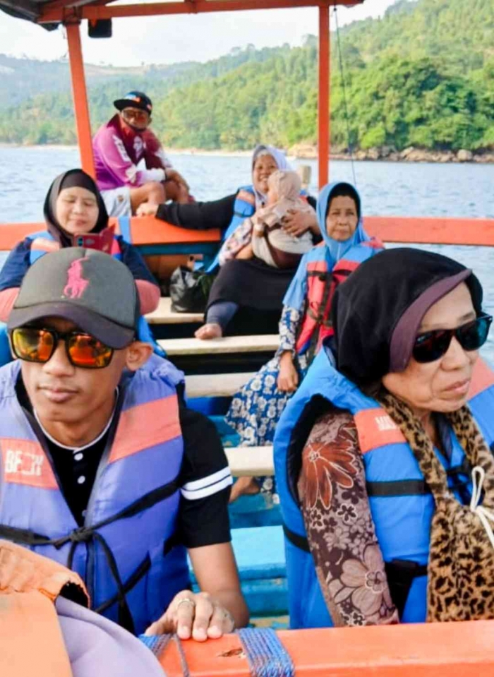 Perahu mulai melaju meninggalkan dermaga (dokumen RT 11)