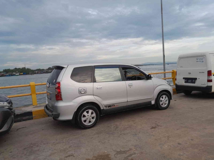 Mobil antre dekat jembatan (dokpri)