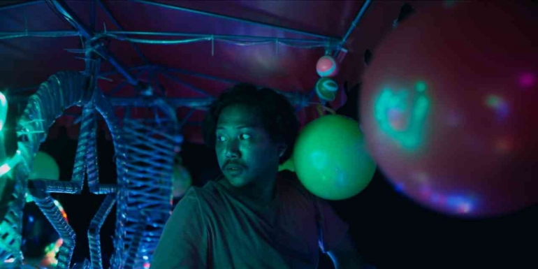 Basri menjalankan bisnis odong-odong (Sumber gambar: Bioskop Online)Â