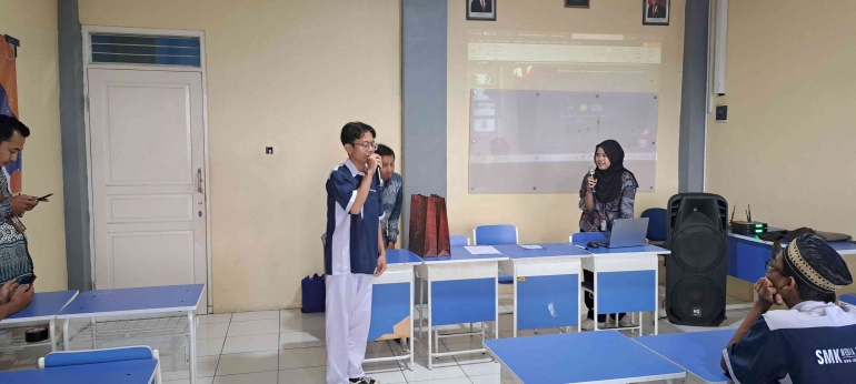 Sesi Mini Quiz (Source : Tim PKM Sistem Informasi-Universitas Pamulang)
