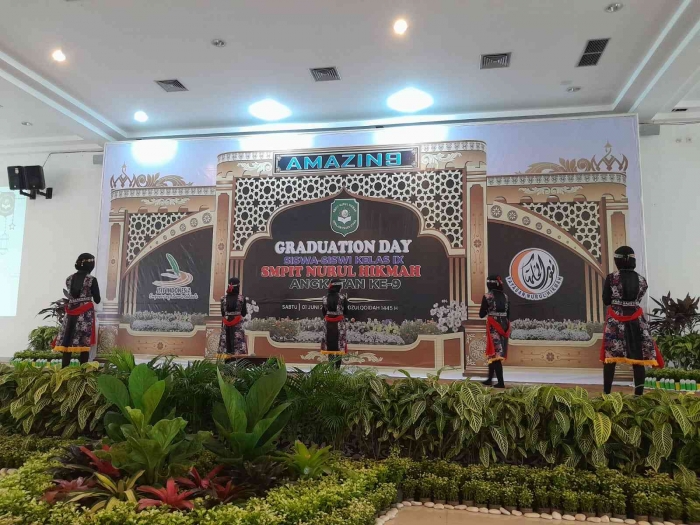 Lima penari Mandau Kreasi (dokpri)