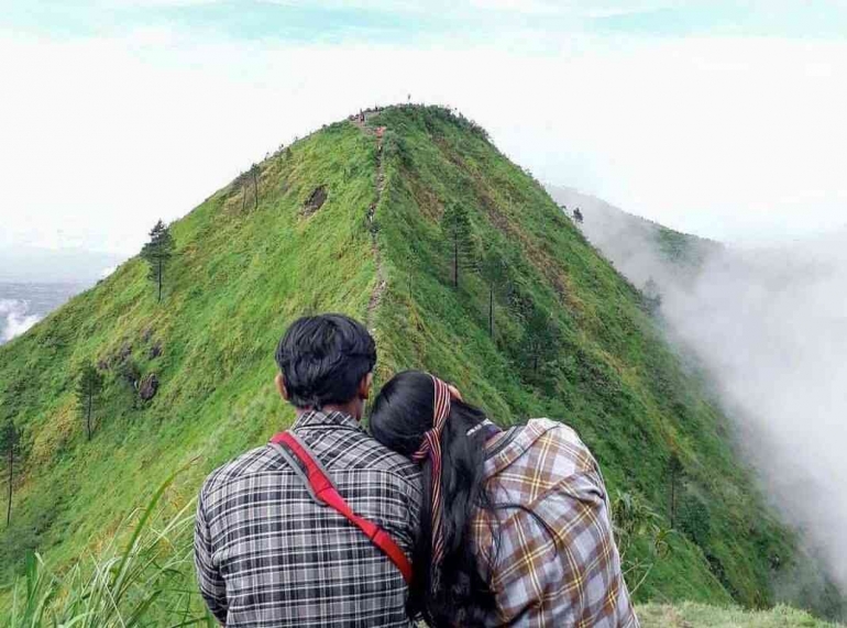 Berdua | IG @rizalthok_ / bangnalar.com