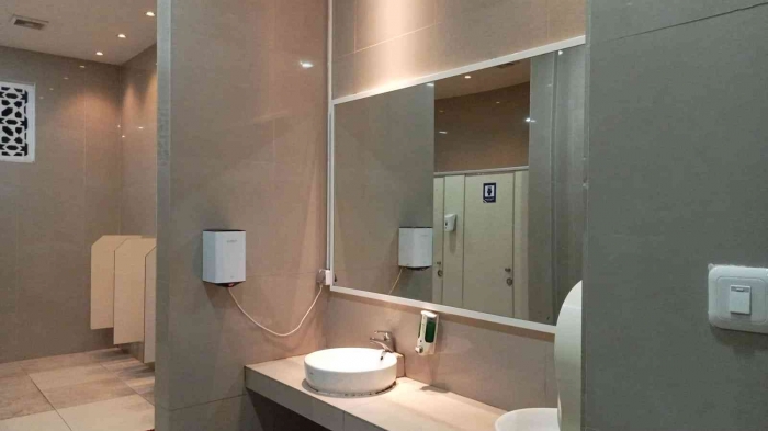 Toilet stasiun Jatibarang sumber gambar dokumen pribadi