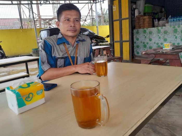 Minum teh hangat di wilayah Kelurahan Sotek (dokpri)