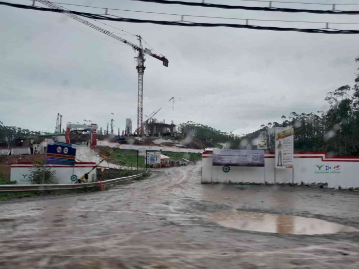 Jalanan licin dan berlumpur di kawasan IKN Nusantara (dokpri)