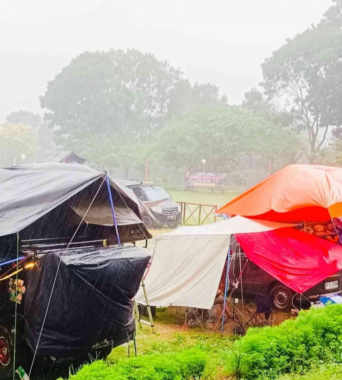 Camping disambut hujan (dokpri)