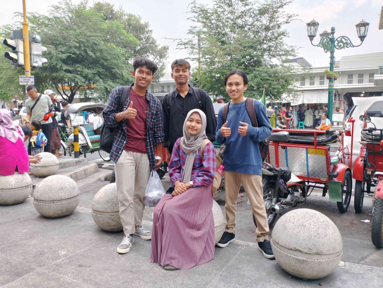 sumber: Dokumen Pribadi (foto bersama wisatawan Elsa)