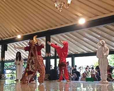 Niwatakawaca raja bangsa gendruwo atau makhluk halus yang suka menghantui. | Dokumen pribadi