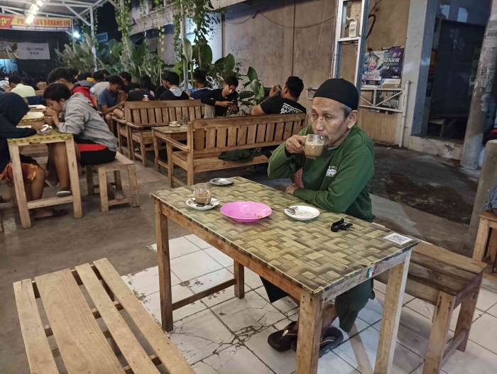 Nongkrong Gayeng di Angkringan, segelas kopi sampai dini hari(dokpri)