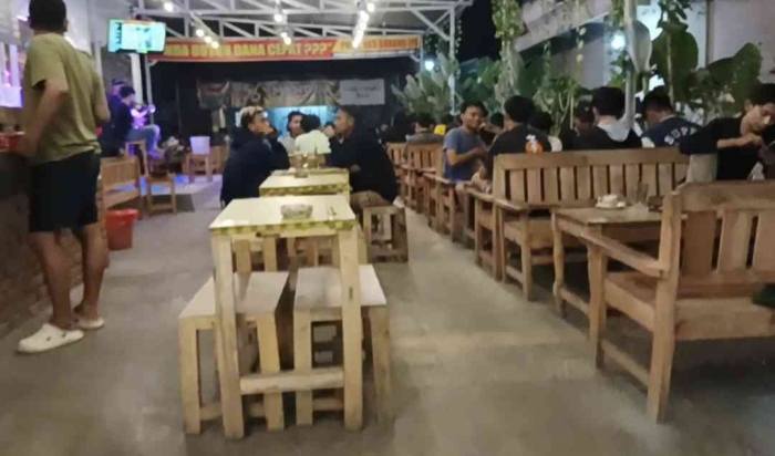 Angkringan Maji penuh pengunjung yang rata-rata gen Z(dokpri)