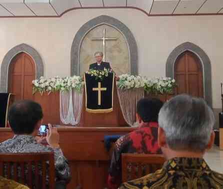 Saat Pdt. Devithio sampaikan khotbah (dokumen pribadi)