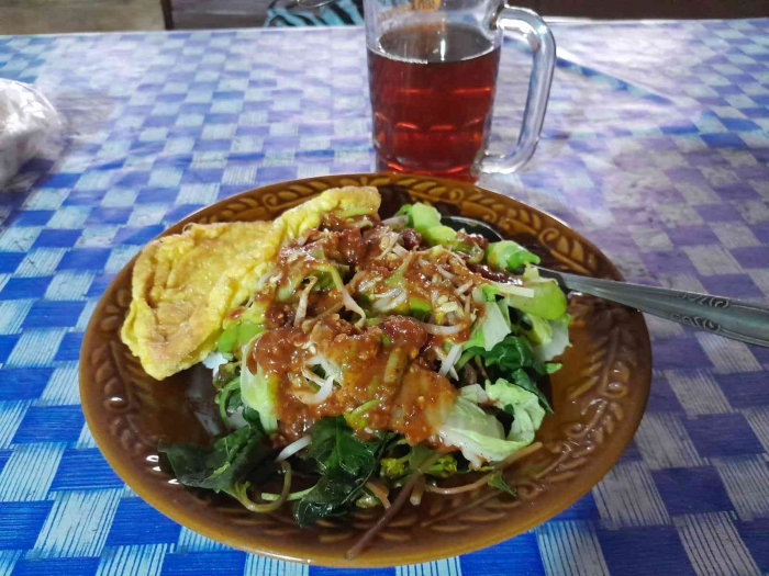 Satu porsi nasi pecel Rp 10.000 (dokpri)
