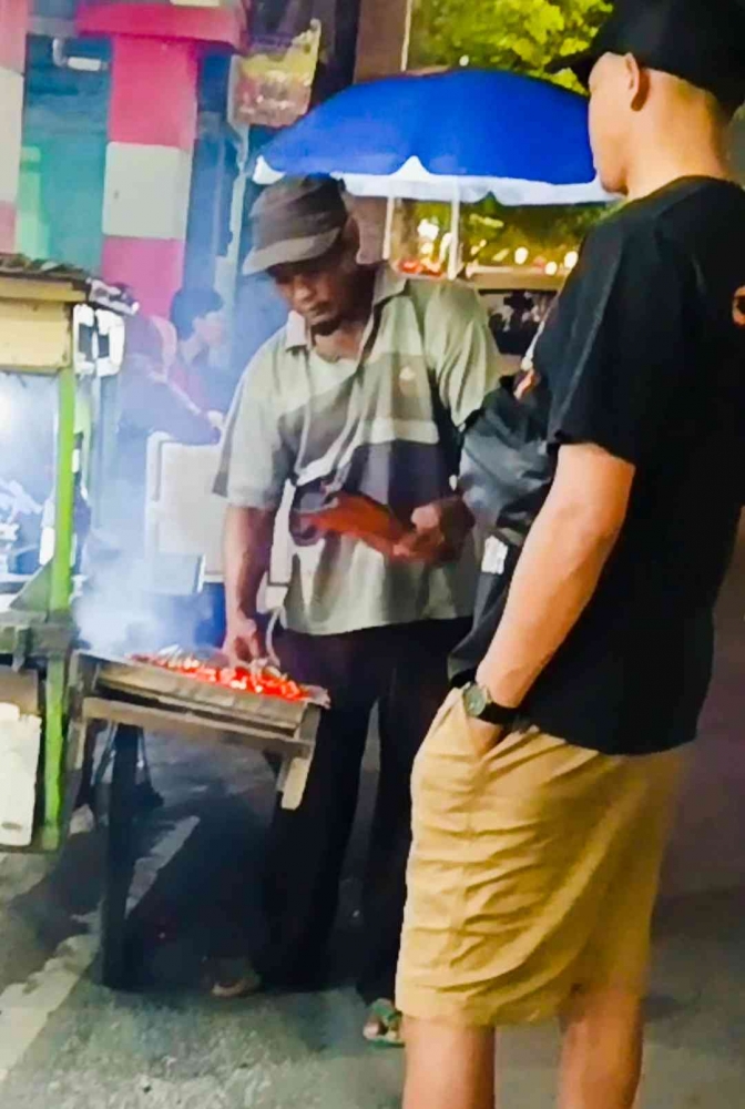 Penjual sate Madura (dokpri)