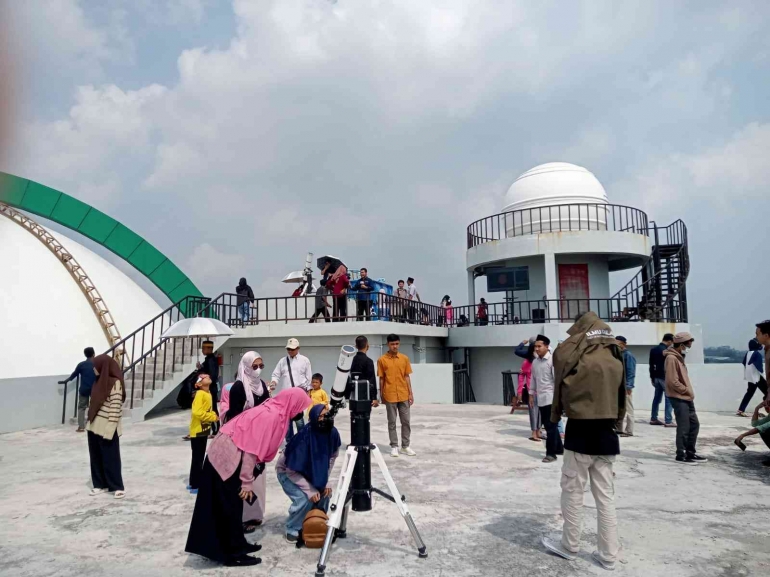 https://lpmmissi.com/sediakan-3-teleskop-planetarium-uin-walisongo-gelar-pengamatan-gerhana-matahari-hibrida/