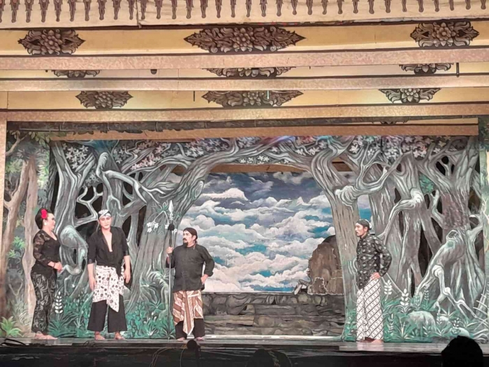 Ayah Roro Mendut berhasil menemukan anak gadisnya (dokpri)