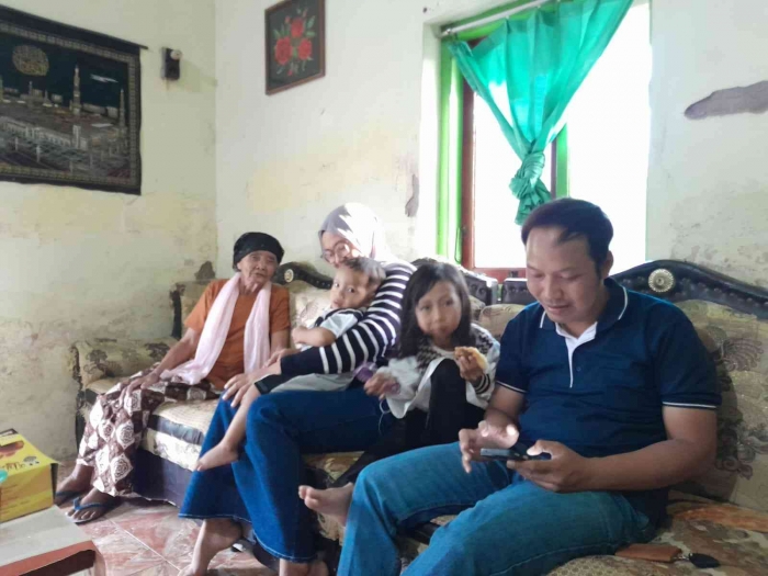 Ibunda tercinta ikut menemui Pak Wiwin dan keluarganya (dokpri)