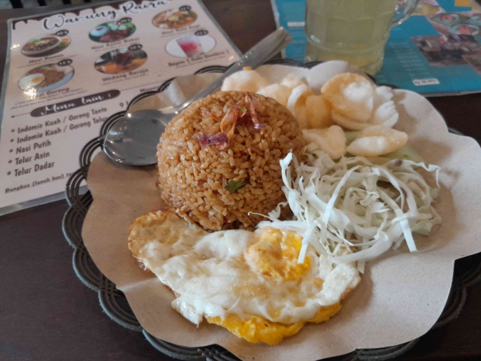 Nasi goreng Rp 15K (dokpri)