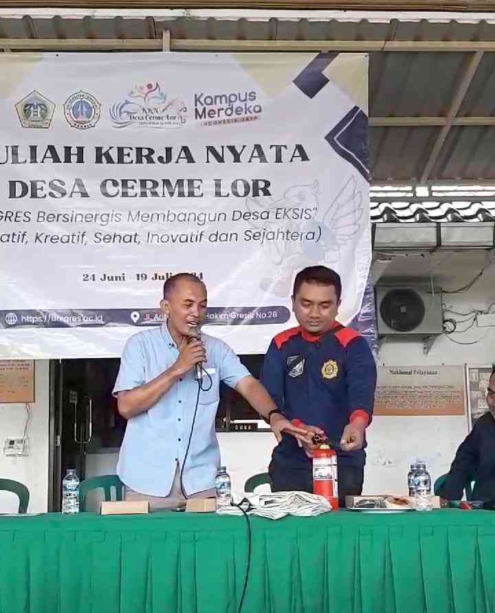 Bapak Kasmuin dan Bapak Achmad Saat Memberikan Paparan Materi Penyuluhan K3 Kebakaran/dokpri