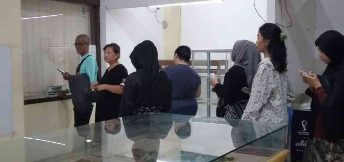 Antre paling depan (Foto Dokumen adik Tarti)