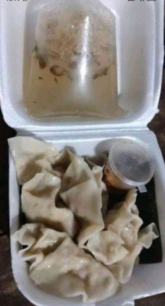 Seporsi pangsit rebus Mbak Pi'i cuma dihargai 6 ribu rupiah sudah termasuk sambal dan kuah(dokpri)