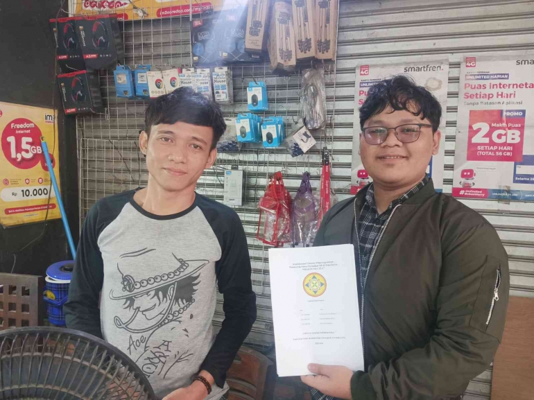 Foto penyerahan laporan
