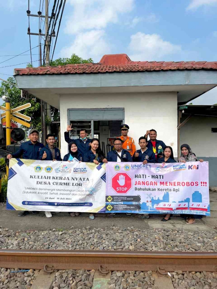 Kelompok 4 KKN Universitas Gresik Lakukan Edukasi di Stasiun Cerme (Dokumentasi Pribadi)