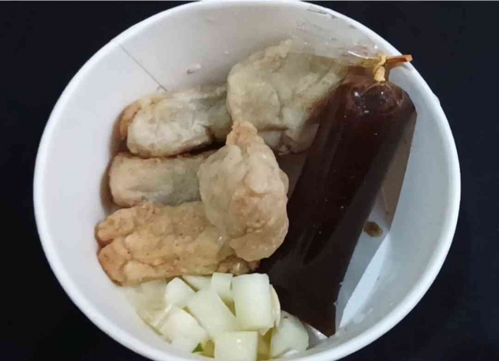 Pempek omah Nusantara take away, yang dibungkus untuk melayani DO atau untuk dibawa pulang (dokpri)