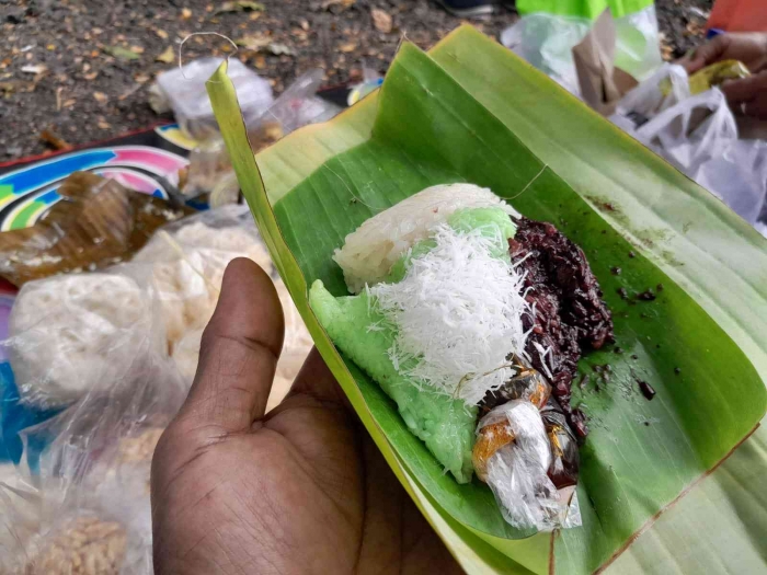 Jajan pasar satu bungkus 5K (dokpri)