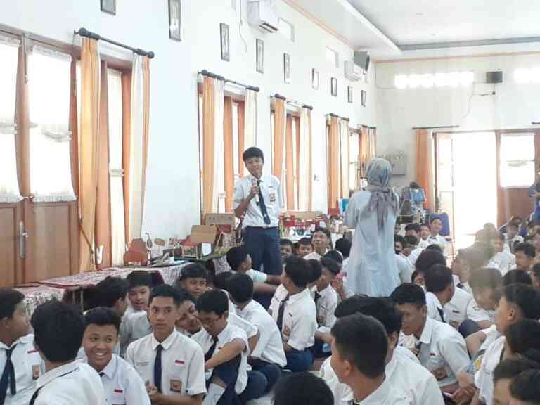 Sosialisasi sebagai salah satu kegiatan MPLS. (Dokumentasi Pribadi)